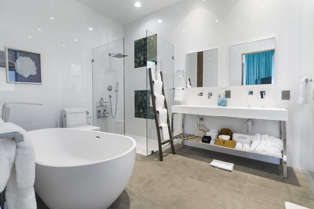 BATHROOM 3