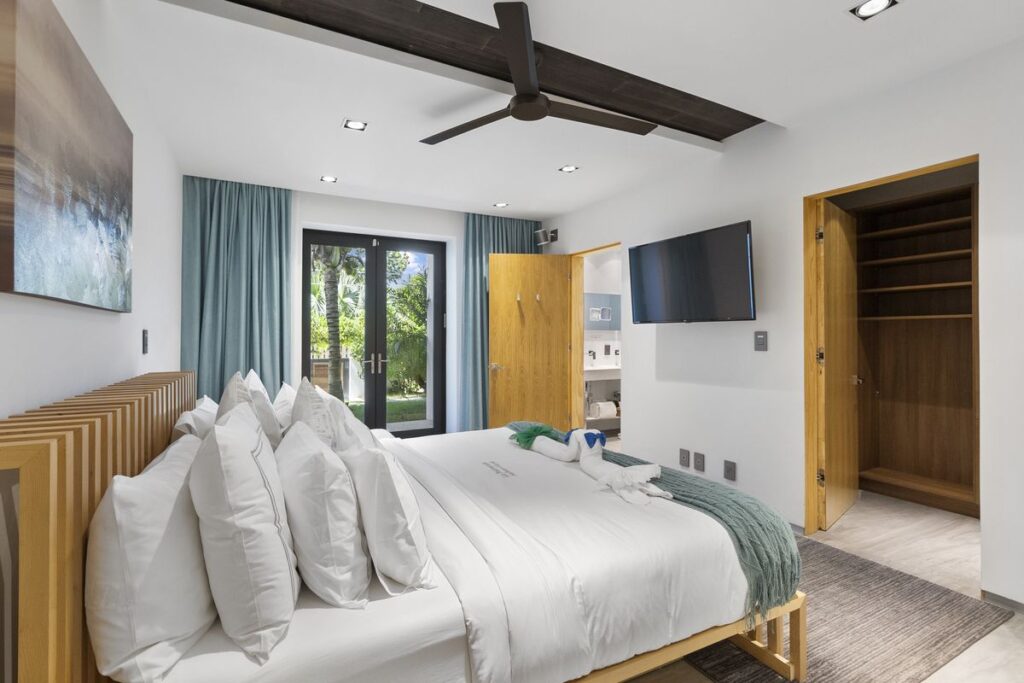 BEDROOM 6