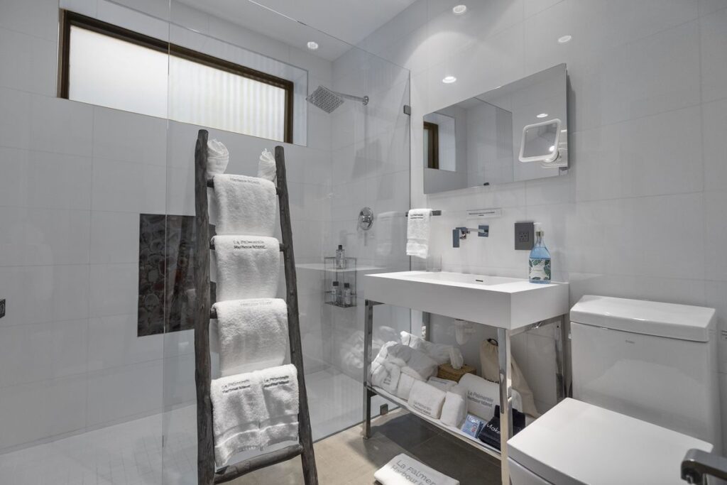 APT. BATHROOM 8