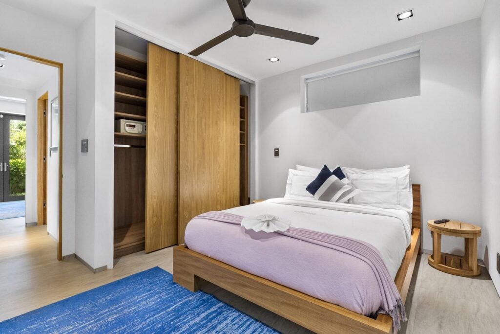 APT. BEDROOM 9