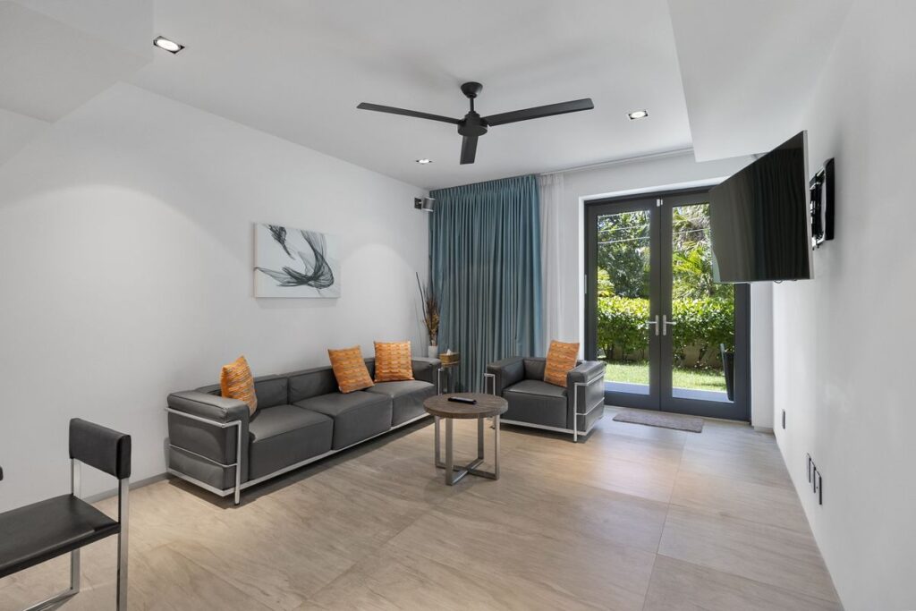 APARTMENT LIVINGROOM